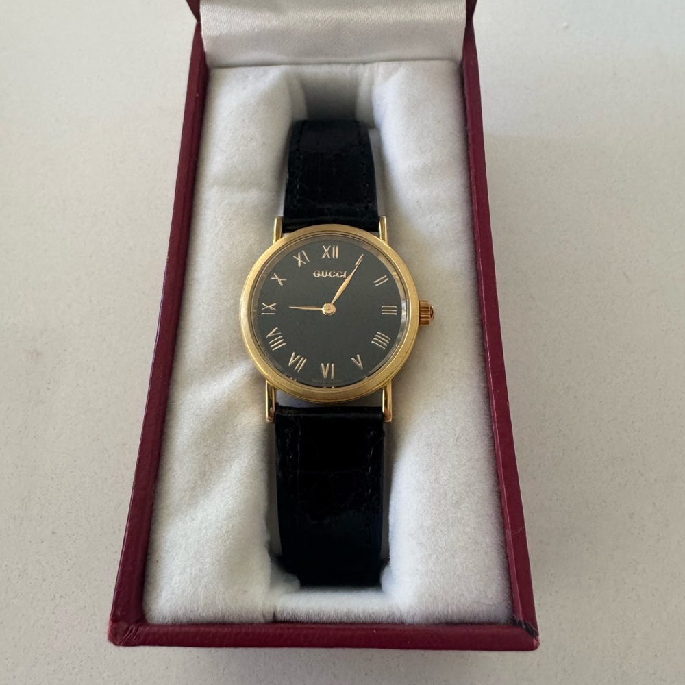❌❌SOLD❌❌ Gucci Gold and Black Roman Numeral Watch